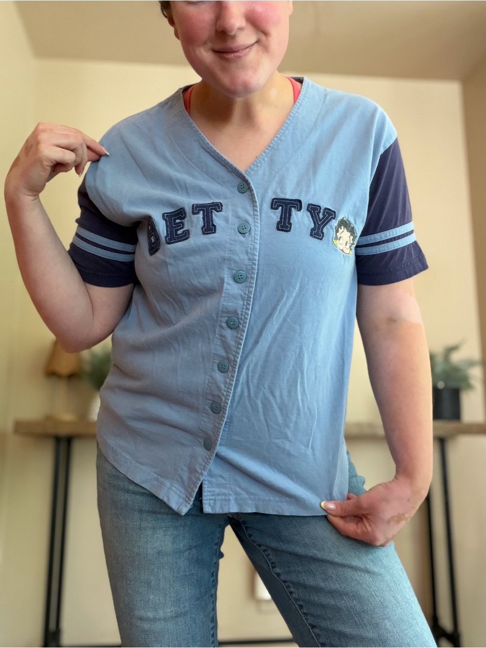 Y2K VTG 2000s Betty Boop Spellout Jersey